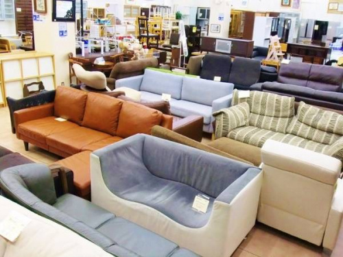 テーブルの家具　大和