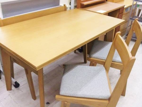 特選家具のウニコ（UNICO）