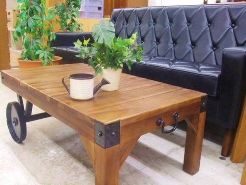 家具・インテリアのトローリーテーブル