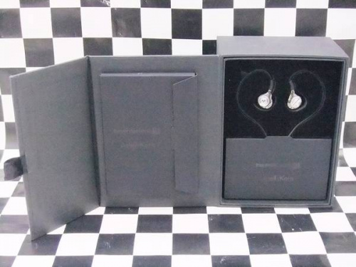 イヤホンのヘッドホン