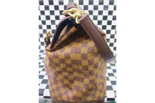 キャリーバッグのトラベルバッグ