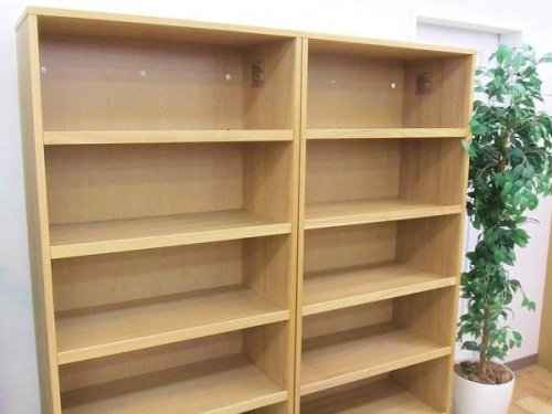 チェストのテーブル