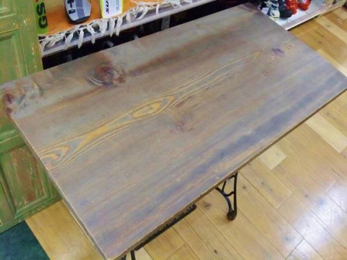 ヴィンテージのテーブル