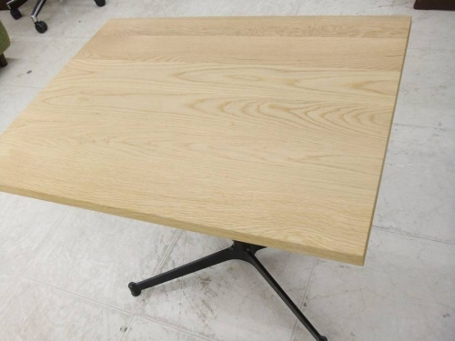 家具・インテリアのテーブル