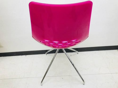 イスのcalligaris