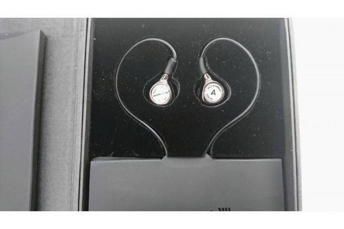 オーディオのイヤホン