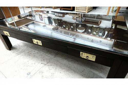 家具のローテーブル