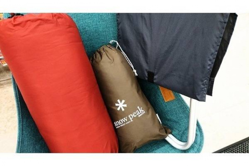 アウトドア用品のシュラフ