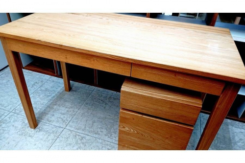 生活家具のデスク