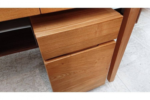 デスクのライティングデスク