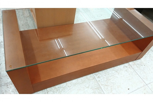 生活家具のテーブル