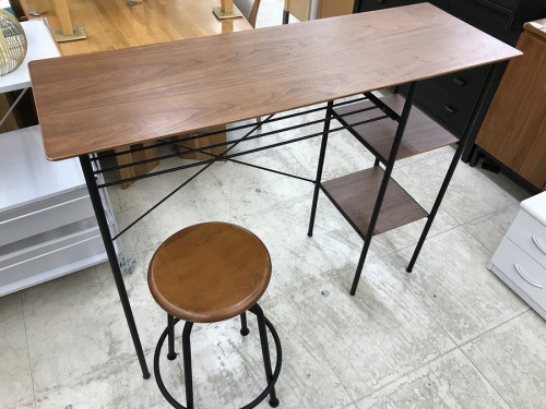 生活家具のテーブル
