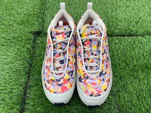 スニーカーのNIKE ナイキ