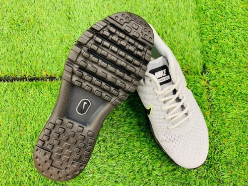 スニーカーのNIKE ナイキ