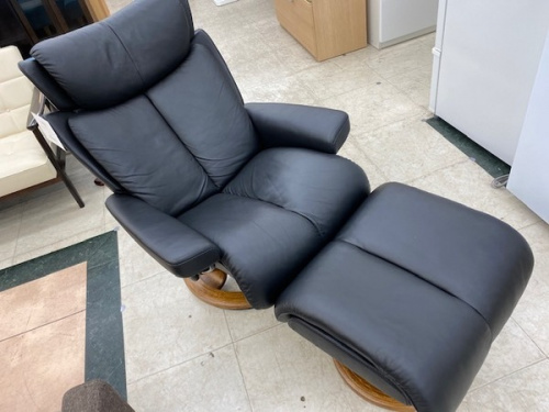 家具のリクライニングチェアー