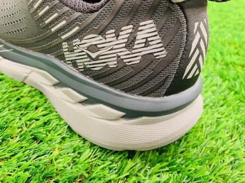 スニーカーのHOKAONEONE ホカオネオネ