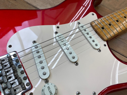 ギターのFENDER JAPAN(フェンダージャパン）