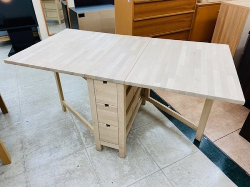 IKEAのダイニングテーブル