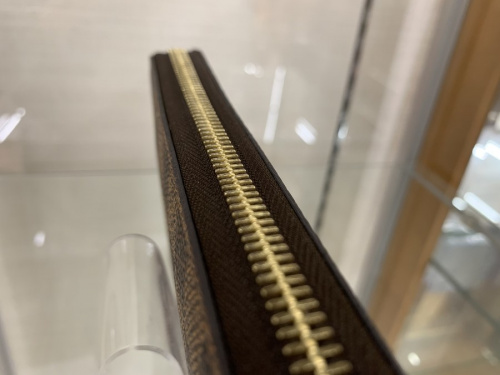 長財布のLOUIS VUITTON