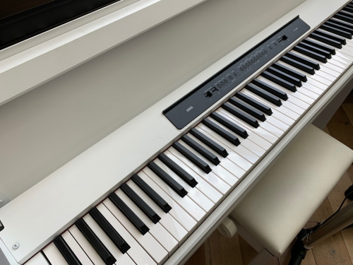 楽器の電子ピアノ