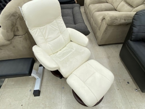 家具のリクライニングチェアー