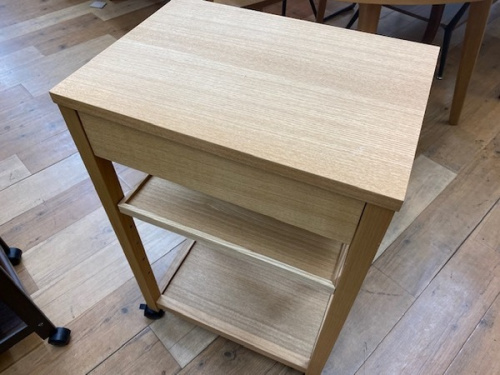 家具のワゴン