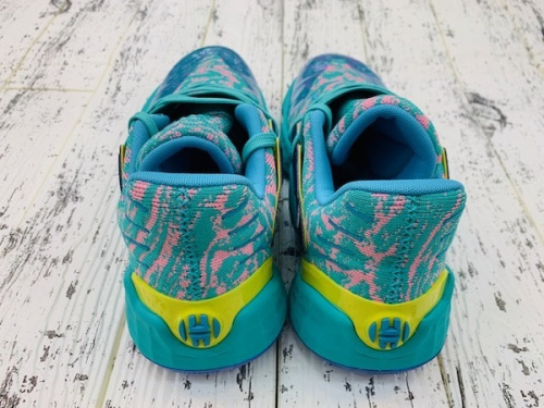 adidas アディダスのバッシュ