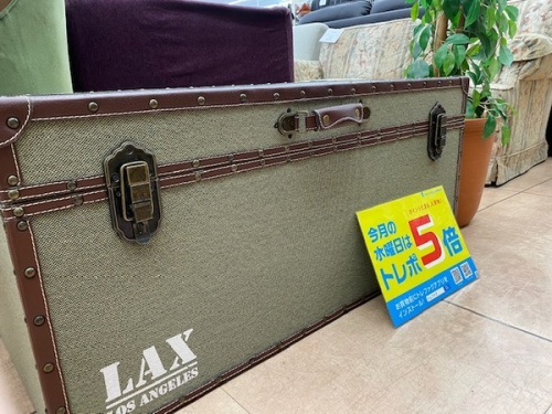 家具のテーブル