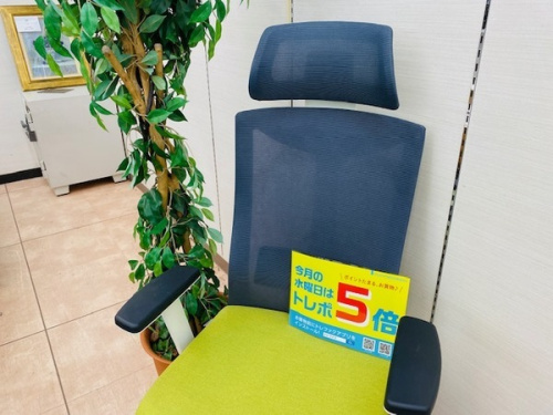 家具のテーブル