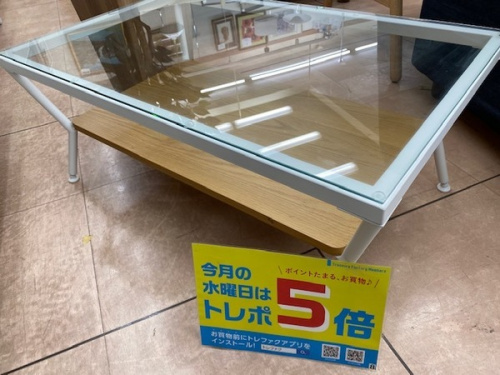 家具のテーブル