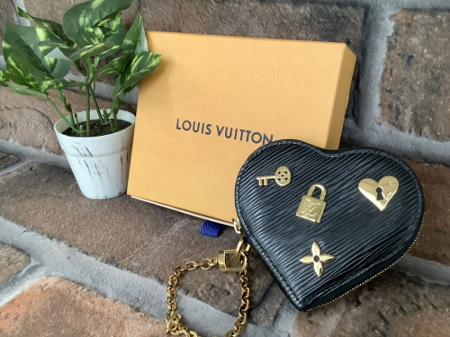 LOUIS VUITTONのコインケース