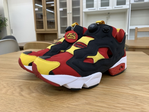 スニーカーのREEBOK リーボック