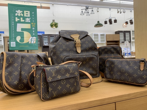 レディースファッションのカジュアルバッグ