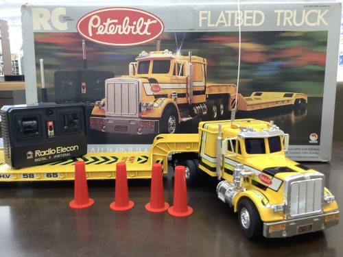 レアラジコン！！】Peterbilt(ピータービルト)のラジコンが入荷