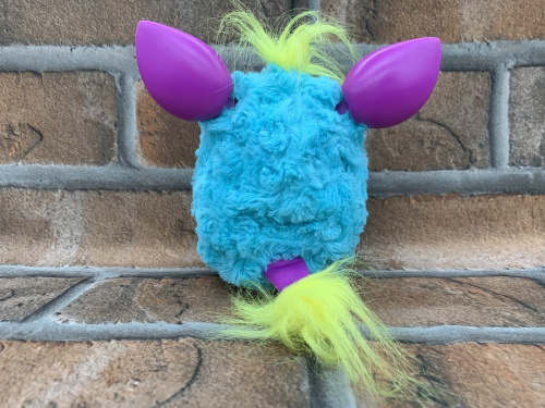 おもちゃのFURBY