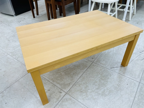 家具のテーブル