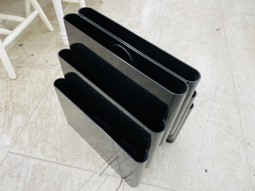 マガジンラックのKartell