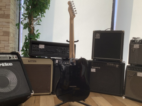 ギターのSquier by FENDER