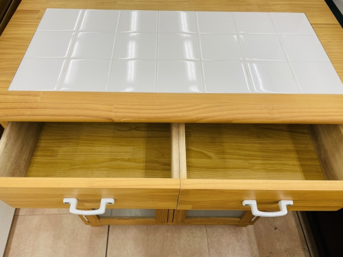 モモナチュラルのキャビネット