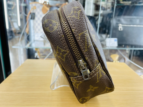 モノグラムのハンドバッグ