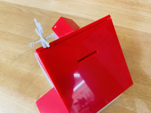 フィギュアの貯金箱