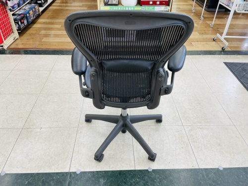 アーロンチェアのハーマンミラー