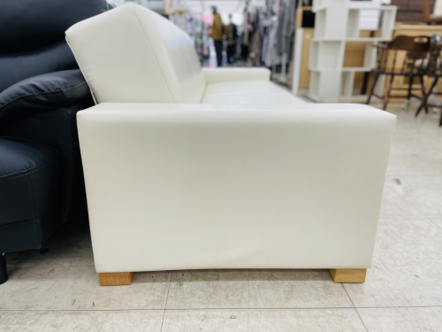 IDCの3人掛けソファー