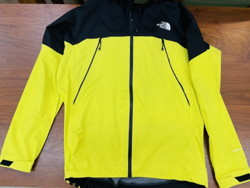 ジャケットのTHE NORTH FACE