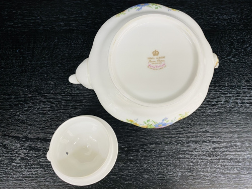 ロイヤルアルバートのティーポット