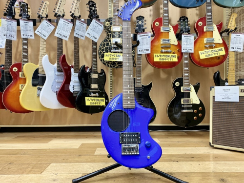 中古楽器店のギター