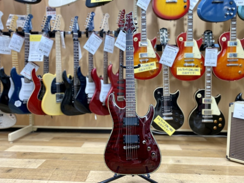 中古楽器店のエレキギター