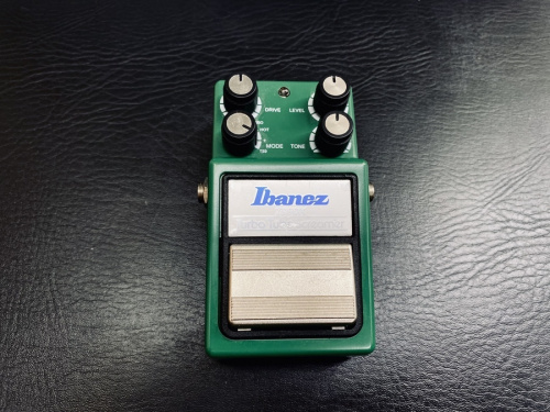 中古楽器店のエフェクター