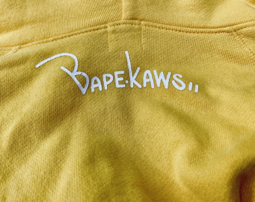 A BATHING APEのKAWS　