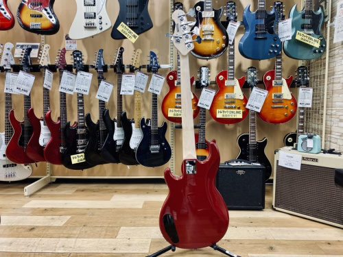 ベースのYAMAHA